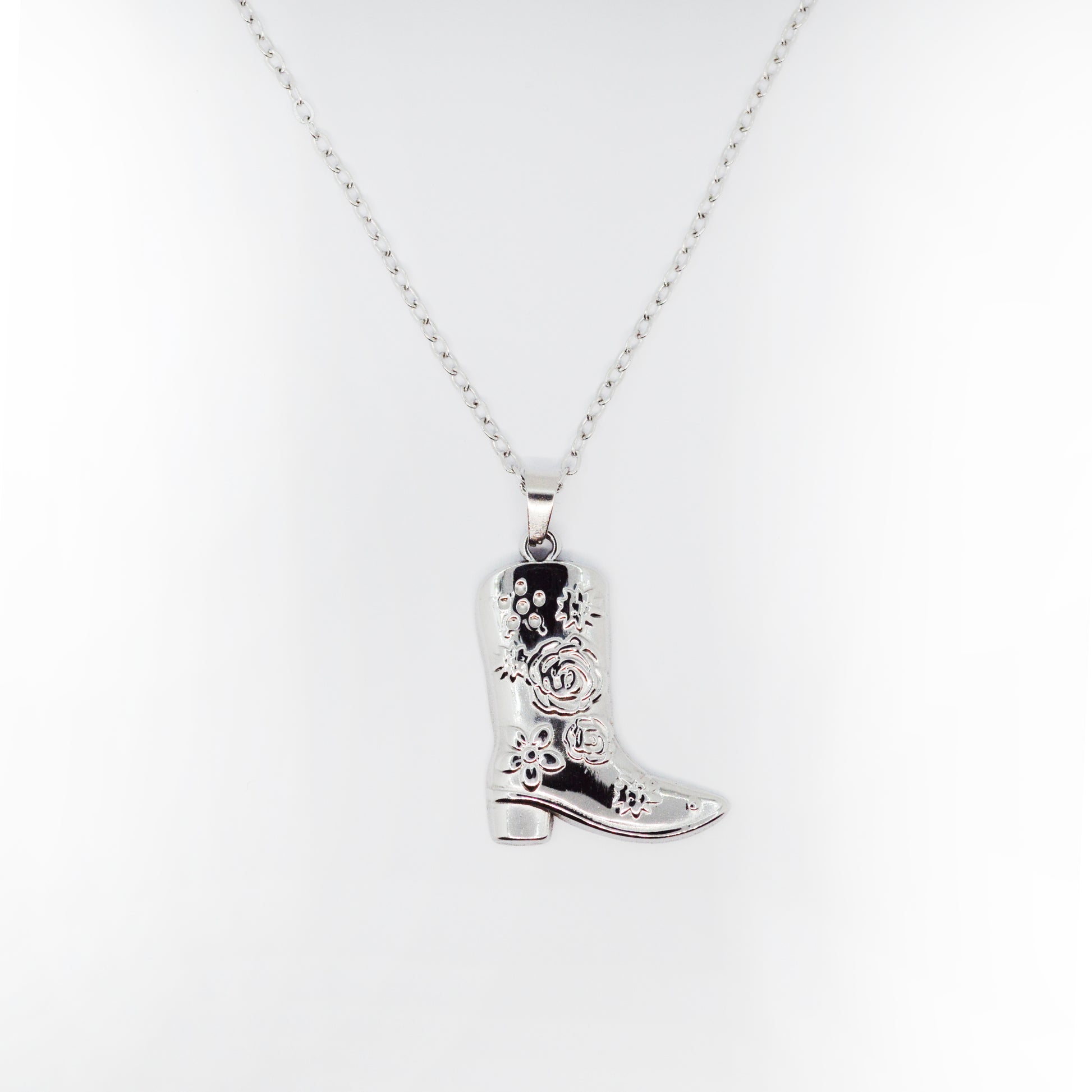 srebrna ogrlica s škornjem – Cowgirl Charm – ChiChi