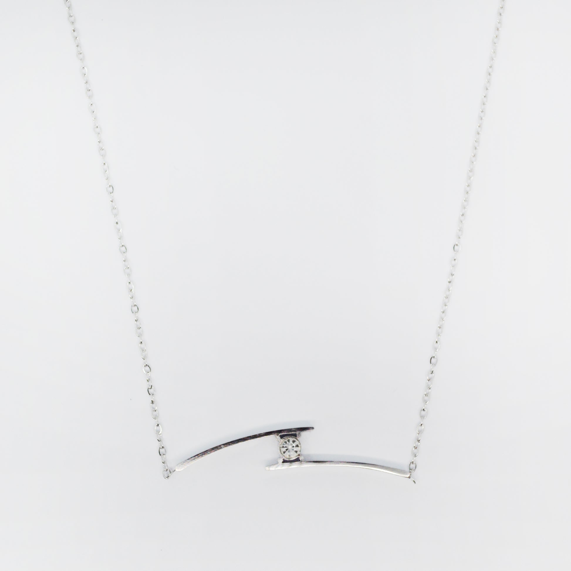 Srebrna ogrlica z minimalističnim obeskom in cirkonom – Balance Beam – ChiChi