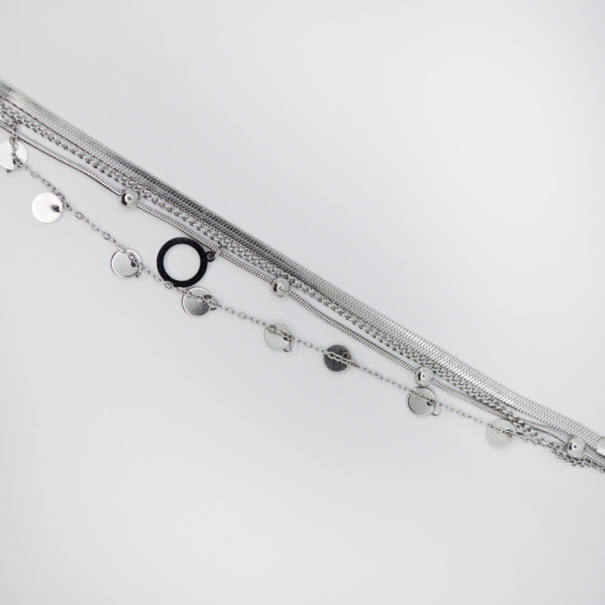 Srebrna zapestnica Orbit z minimalističnim krogom in detajli