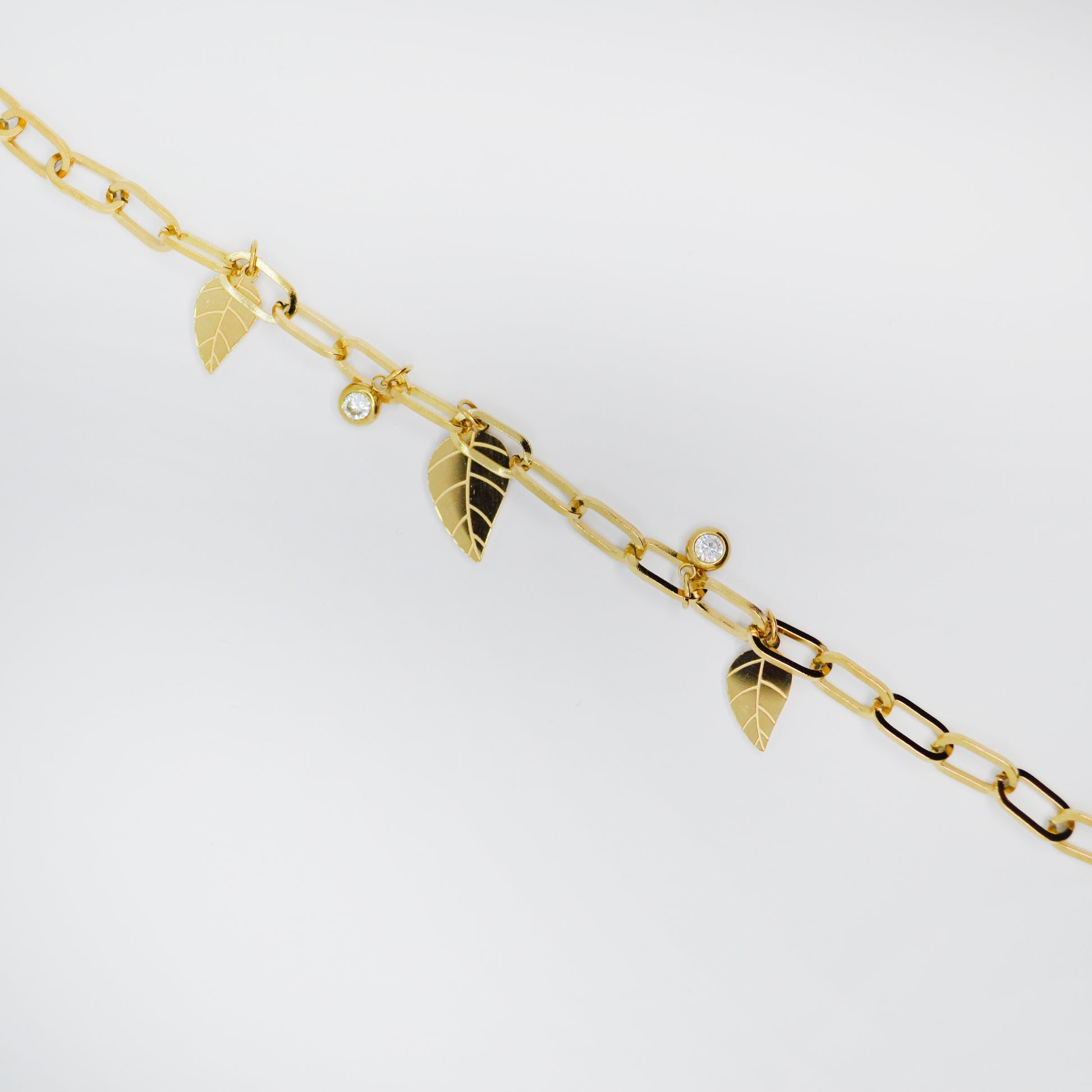 Zlata zapestnica z visečimi listki in cirkoni iz nerjavečega jekla – ChiChi.si