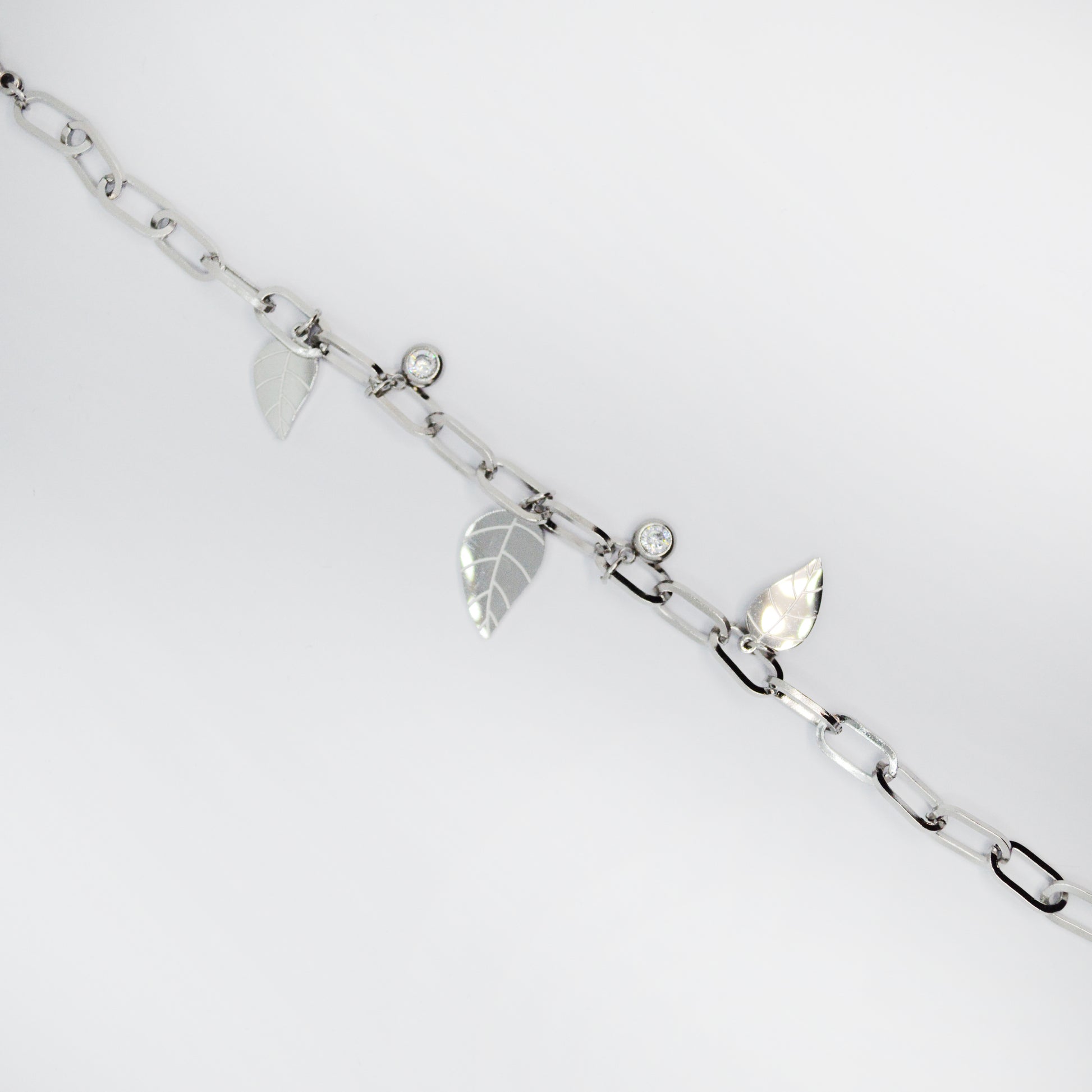 Srebrna zapestnica z listki in svetlečimi cirkoni iz nerjavečega jekla – ChiChi.si