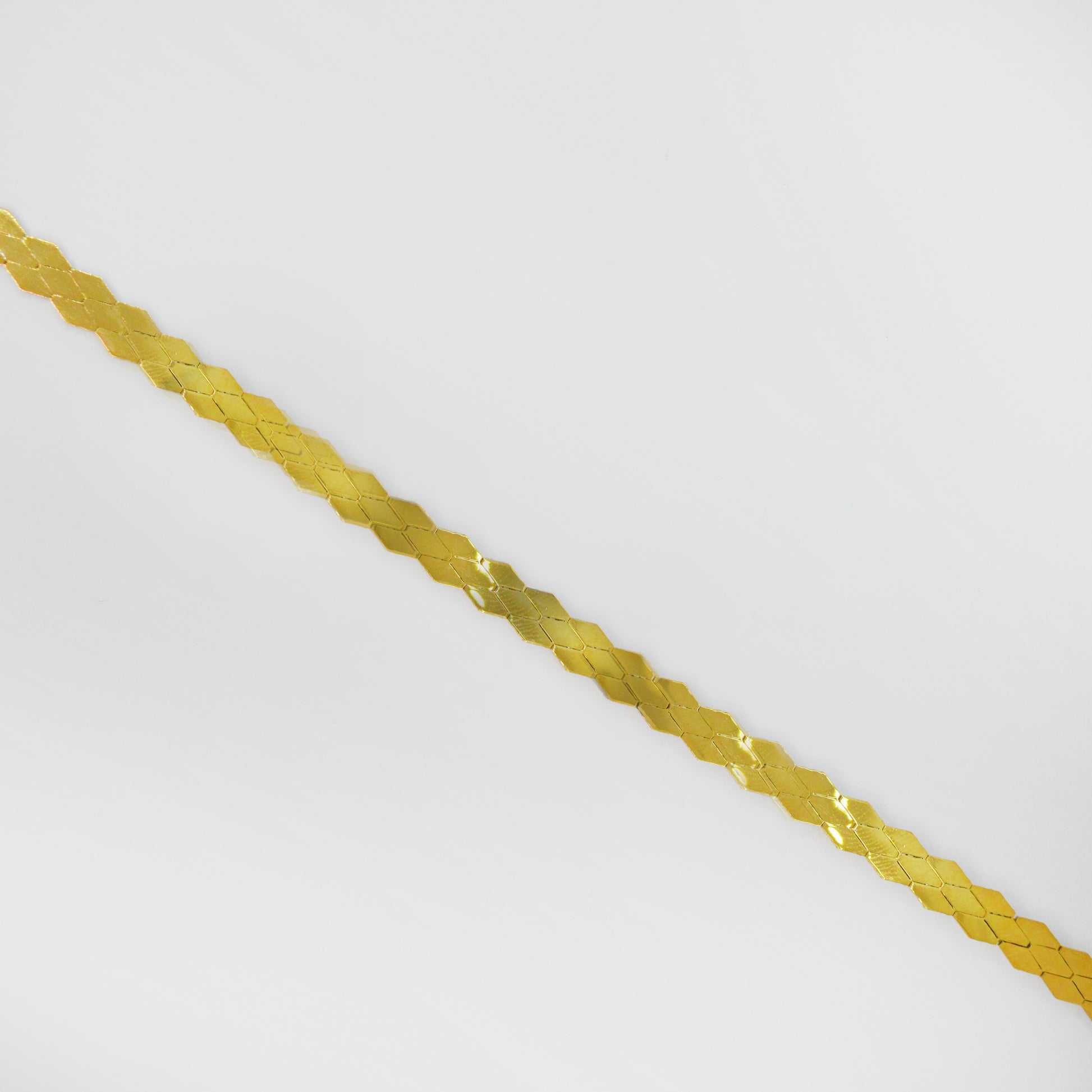 Zlata zapestnica Linea – minimalistični dizajn