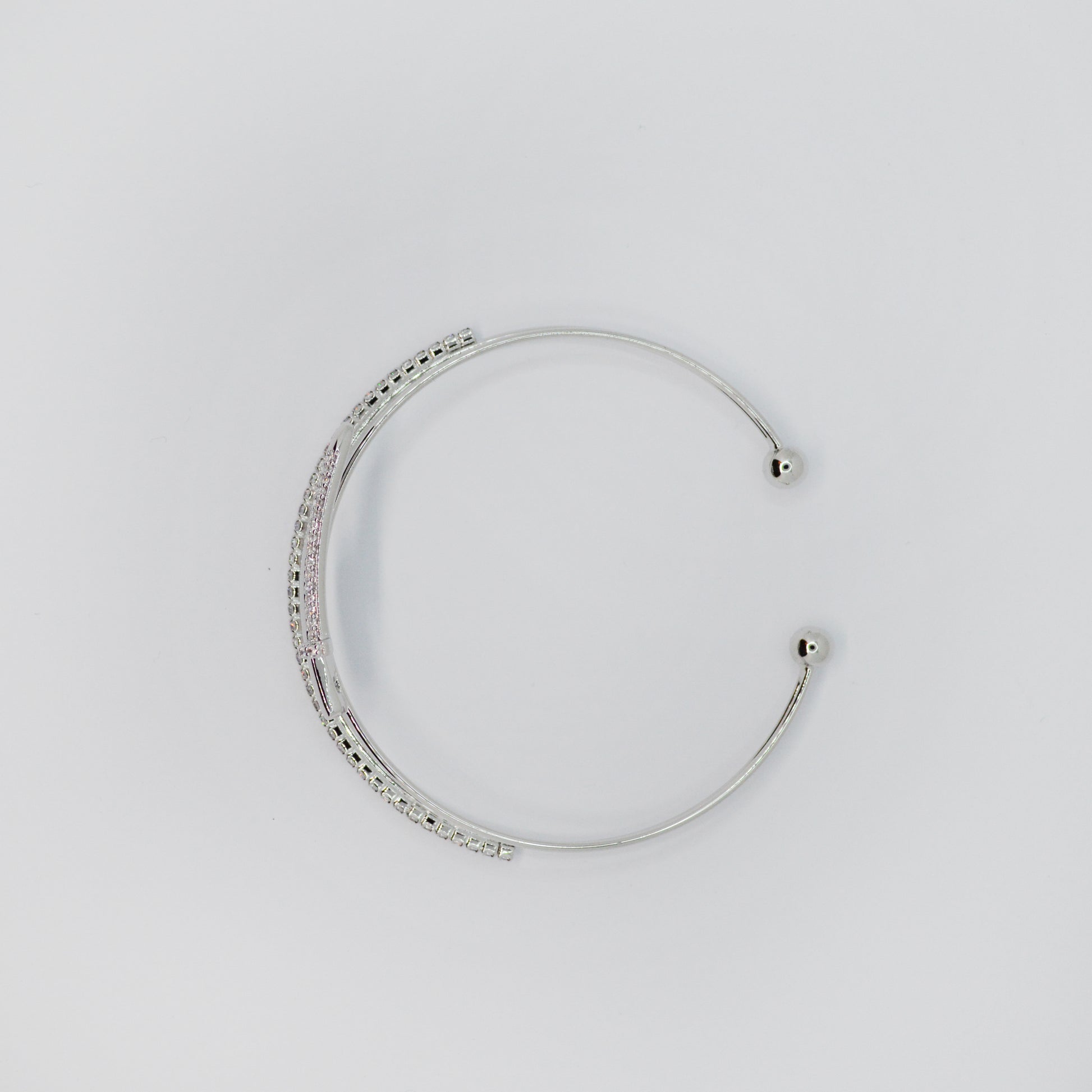 Srebrna zapestnica Nail It z geometrijskim dizajnom in cirkoni