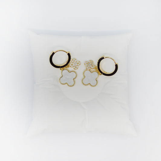 Zlati uhani Mini Clover z belo deteljico in cirkoni