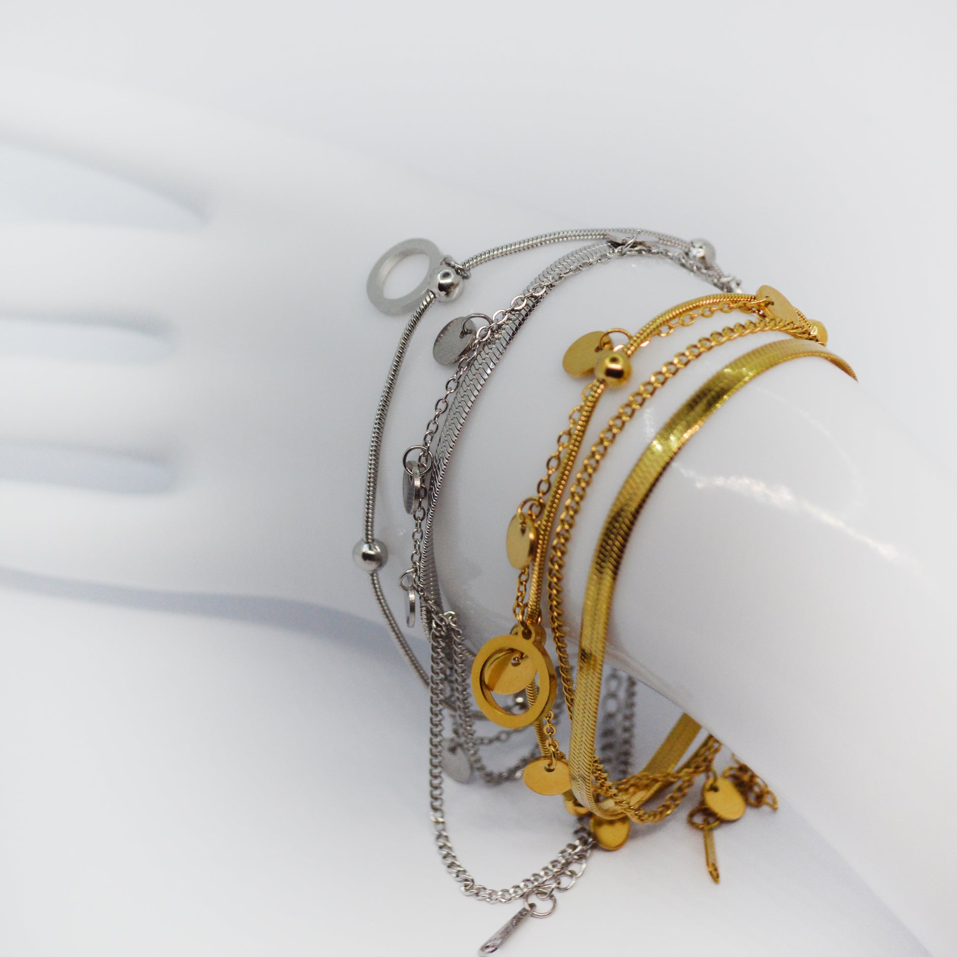 Večplastna zapestnica Orbit iz nerjavečega jekla v zlati in srebrni barvi