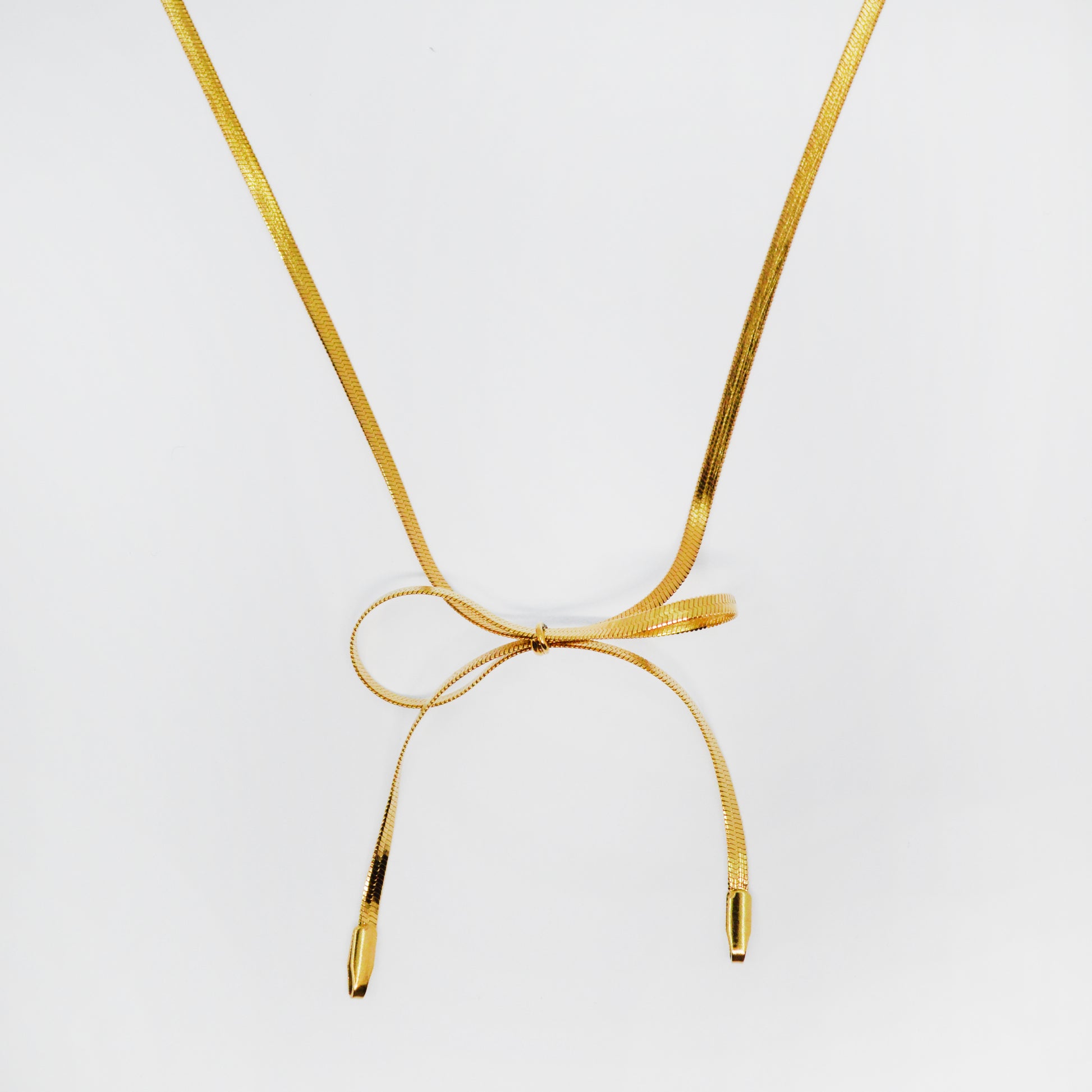ogrlica s pentljo– Playful Elegance – ChiChi