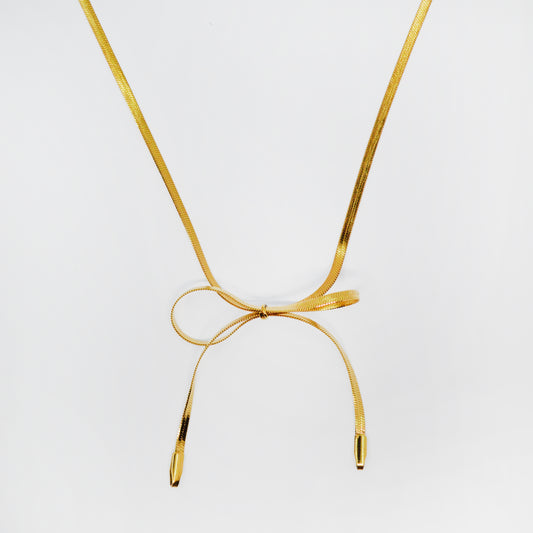 ogrlica s pentljo– Playful Elegance – ChiChi