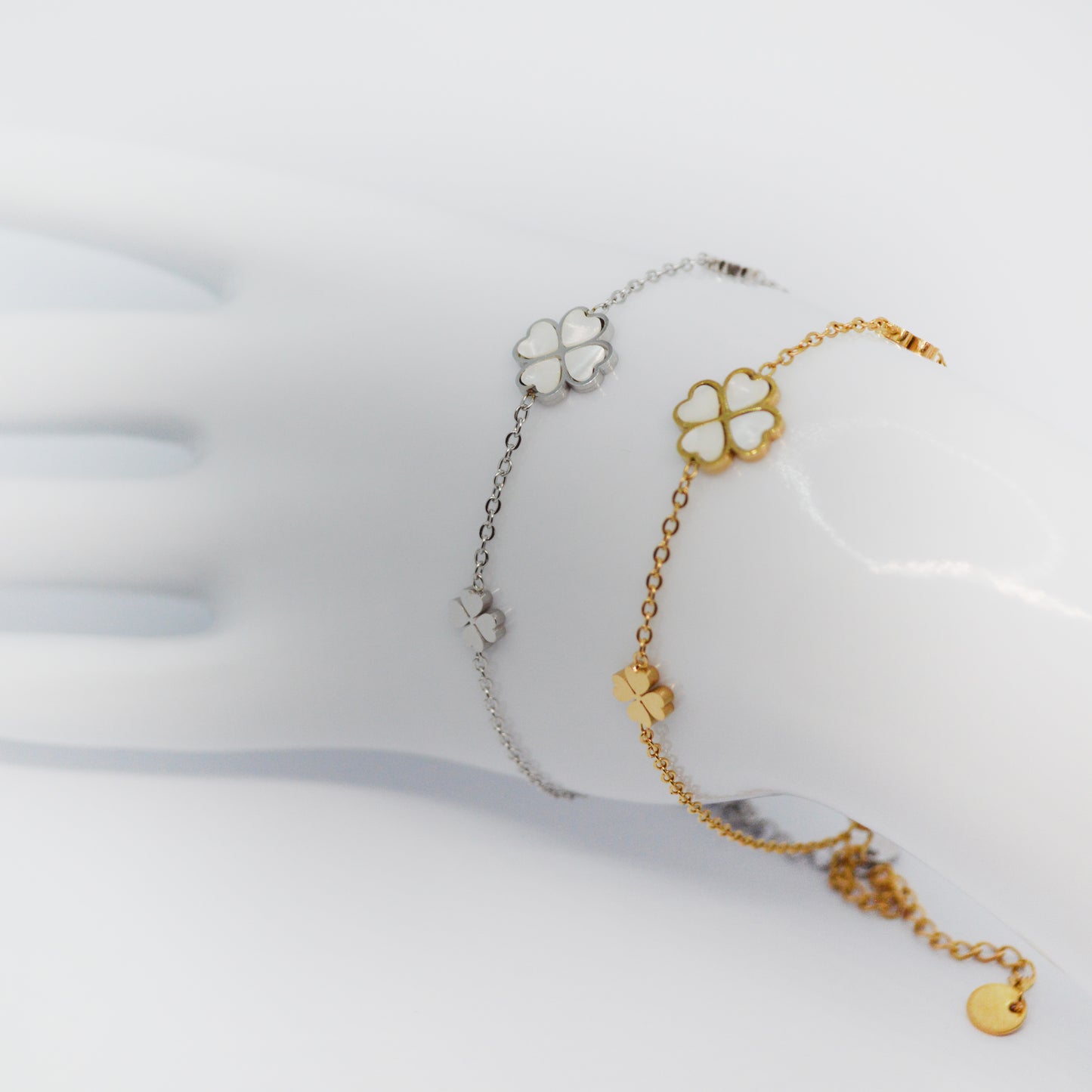 Zlata in srebrna zapestnica Lucky Charm Duo s sredinsko deteljico in minimalističnim dizajnom